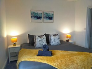 3 habitaciones, caja de seguridad en la habitación y escritorio 