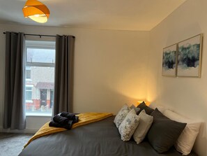 3 Schlafzimmer, Zimmersafe, Schreibtisch, Bügeleisen/Bügelbrett