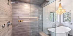 House (4 Bedroom Luxury Home in East Vail) | Bathroom
