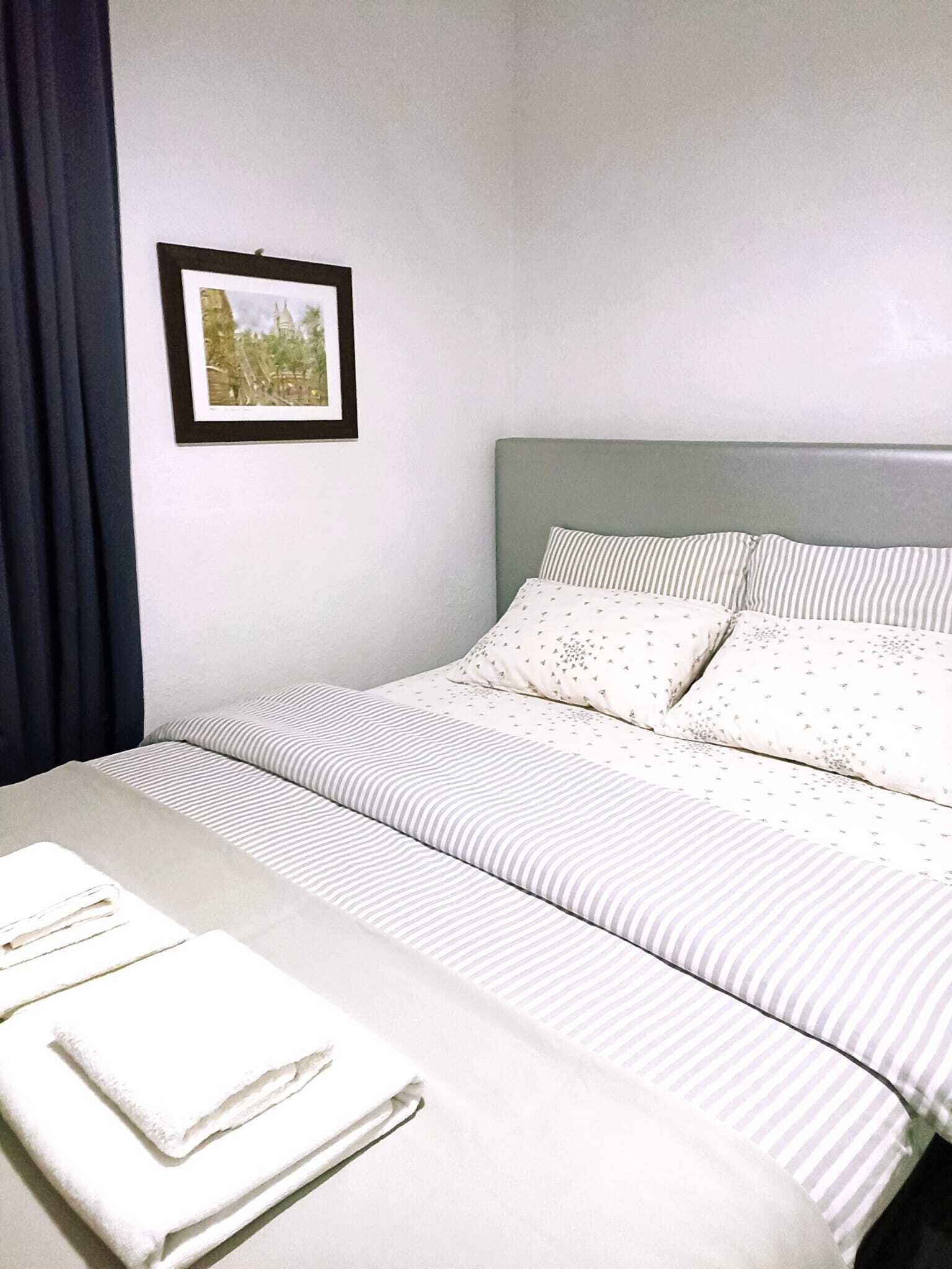 2 habitaciones, caja de seguridad en la habitación y escritorio 