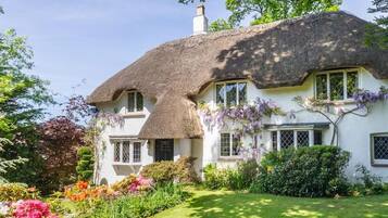 House, Accessible | 6 bedrooms, free cots/infant beds