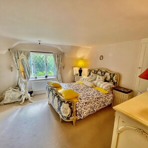 House, Accessible | 6 bedrooms, free cribs/infant beds - Forest Drove Cottage New Forest Thatched Cottage (Ringwood)