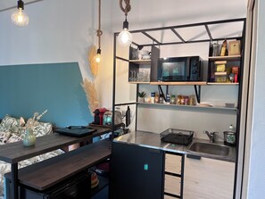 Private kitchen - Charmant Studio en rez de Jardin Chaville (Chaville)