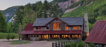 The Dogwood condo is located in the heart of Sapphire Valley with WiFi, AC 