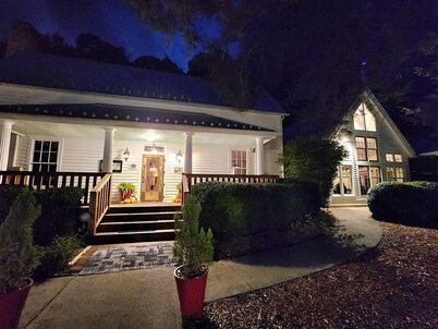 The Dogwood condo is located in the heart of Sapphire Valley with WiFi, AC 