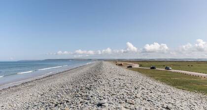 Luxury 4 bed Beachside Home With Coastal Views