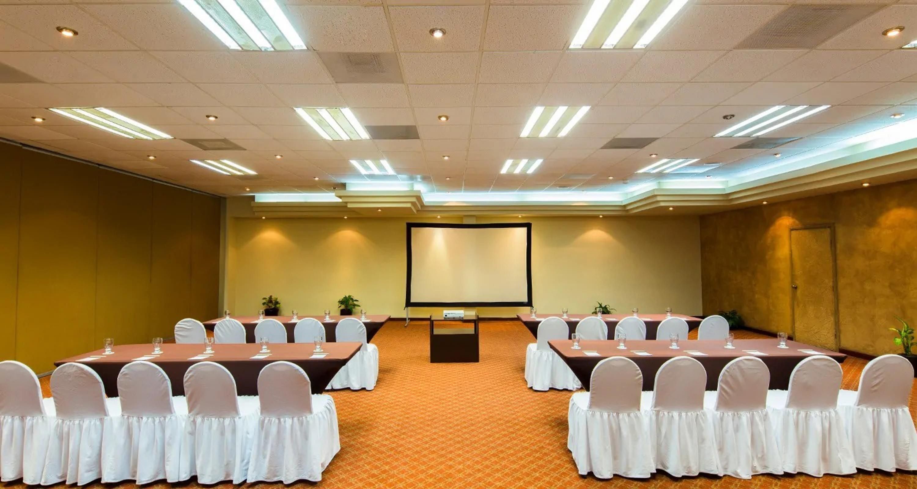 Vila, akses difabel | 55 kamar tidur