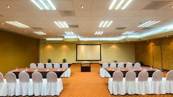 Vila, akses difabel | 55 kamar tidur