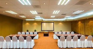 Vila, akses difabel | 55 kamar tidur