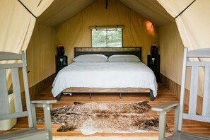 1 bedroom, travel cot, bed sheets