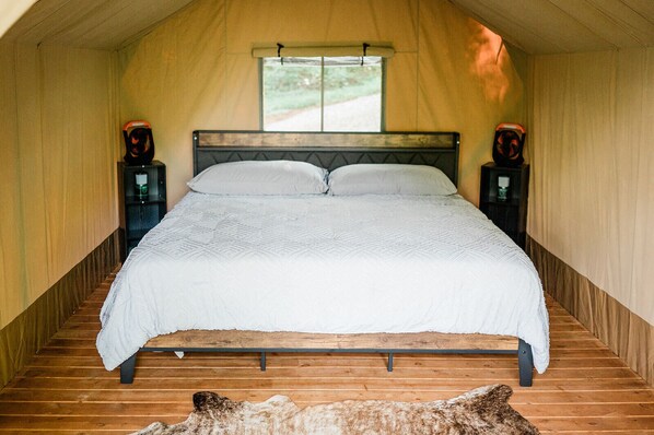 1 bedroom, bed sheets