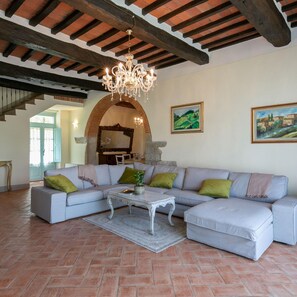 Villa, para fumadores | 6 habitaciones y cunas gratuitas 