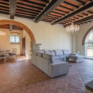 Vila, para fumantes | 6 quartos, berços grátis