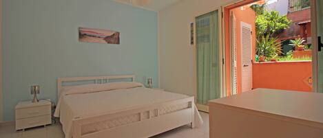 Condo | 2 bedrooms, cots/infant beds, free WiFi, bed sheets
