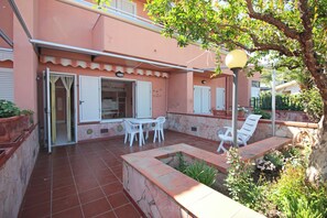 Condo | Terrace/patio - Villetta Santa Lucia con giardino (Cefalù)