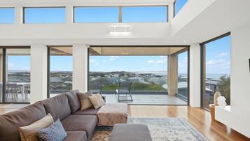 Fernseher, Tischtennisplatte