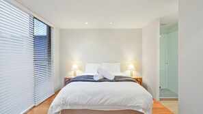 3 chambres, fer et planche à repasser, lit parapluie, accès Internet