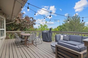 Outdoor dining - Montana Mansion: Theater, Gym, Arcade, Billiards (Billings)