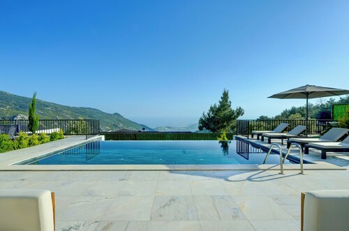 Pluto-1 PLANET LUXURY VILLAS