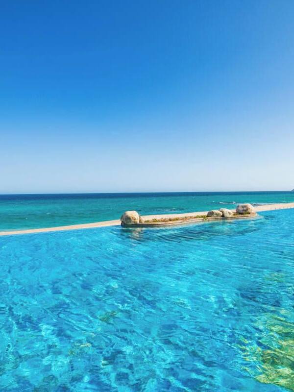 Lovely Infinity pool, great for relaxing as you stare at the ocean