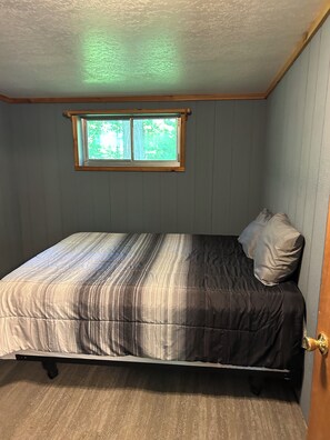 2 bedrooms, bed sheets - Rustic cabins in secluded campground with lake access and woods to wander in. (Tipton)