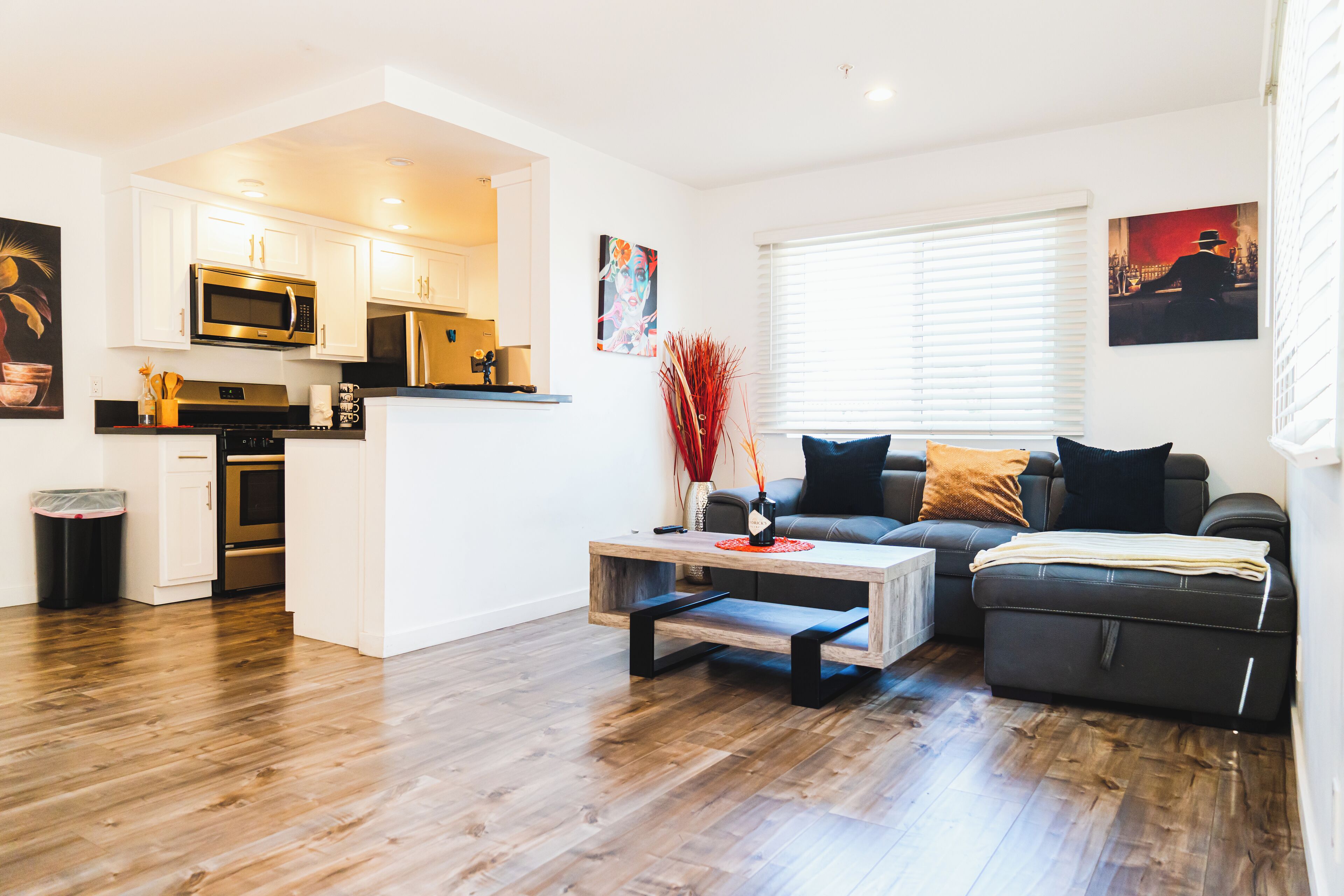 Cozy Modern 1-Bedroom  Sleeps 4 in Famous Hollywood/Koreatown Area Close to DT 