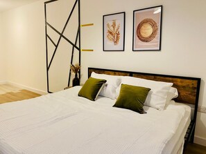 2 bedrooms, iron/ironing board, travel cot, WiFi