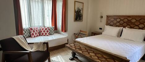 Minibar, coffres-forts dans les chambres, bureau, chambres insonorisées