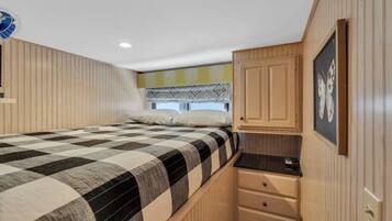 5 bedrooms, bed sheets