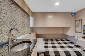 5 bedrooms, bed sheets