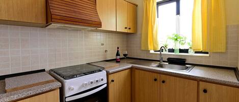 Căn hộ | Bếp riêng | Tủ lạnh, lò vi sóng, lò nướng, bếp nấu