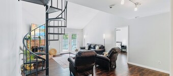 Modern Private Ranch•Very Fast WiFi•Vast Fenced Yard+Deck+Fire Pit!