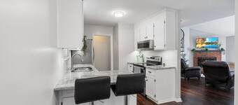 Modern Private Ranch•Very Fast WiFi•Vast Fenced Yard+Deck+Fire Pit!