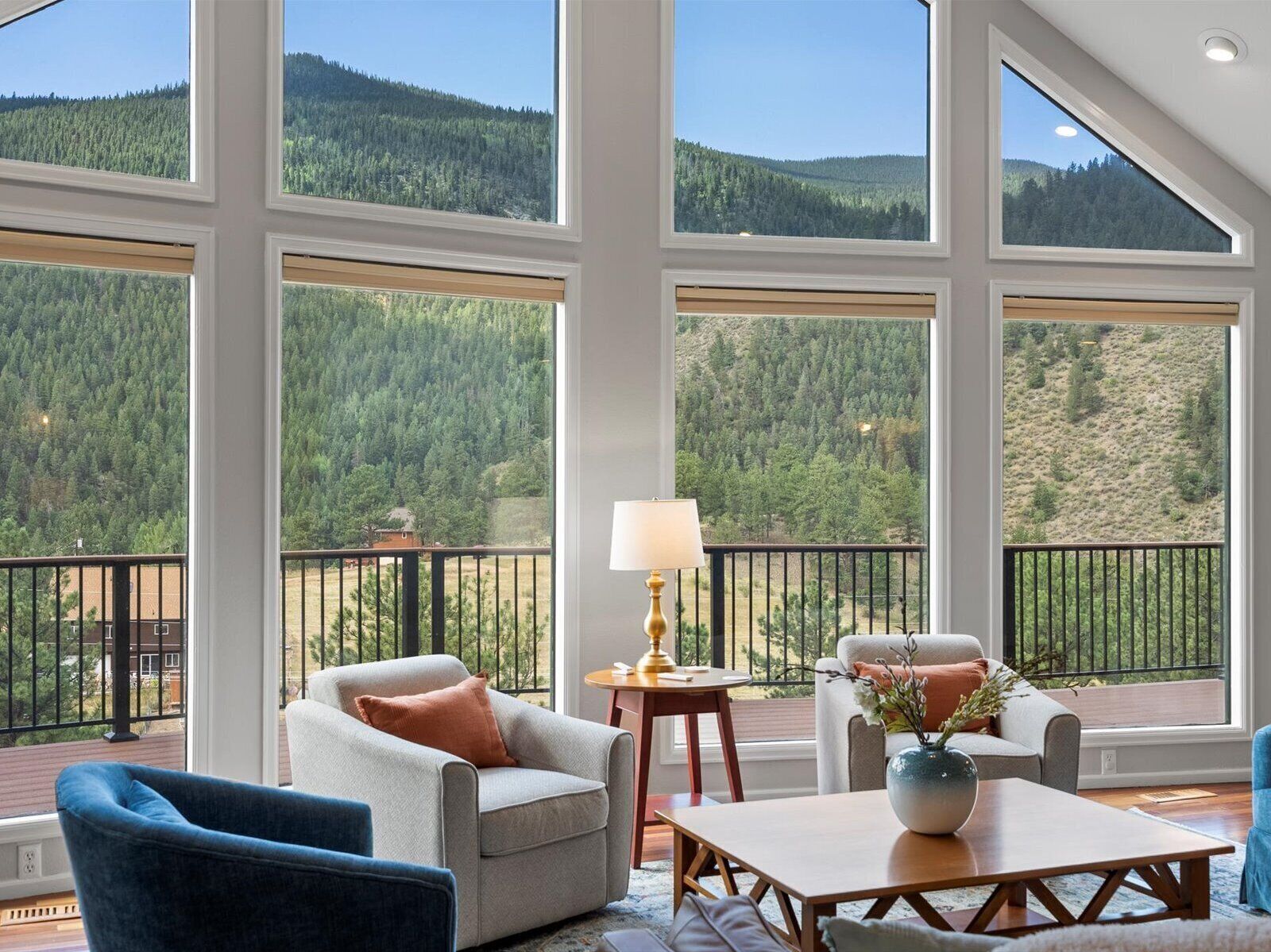 Smart-tv en een open haard