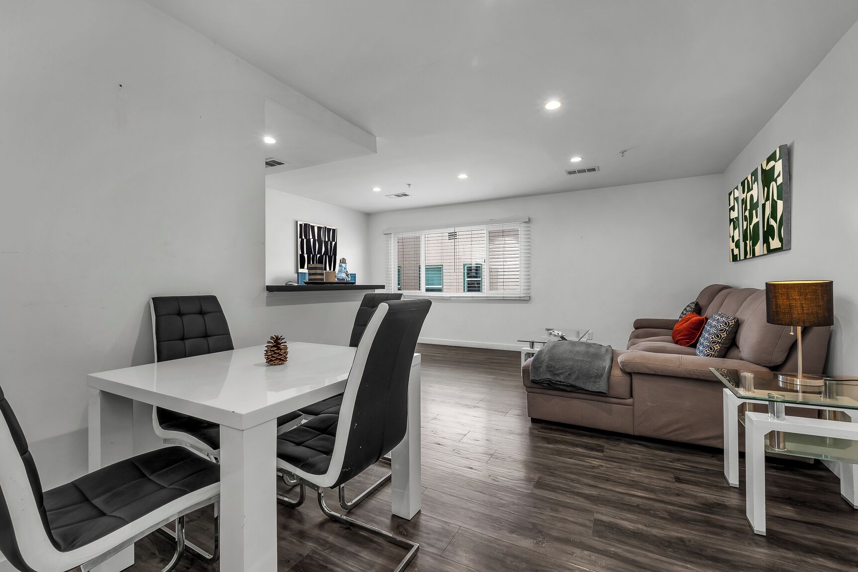 Spacious One Bedroom With Dining Area Close to Downtown LA With Free  Parking 