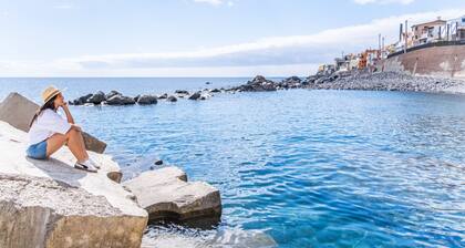 Seaside Sunset - Surf House by Madeira Sun Travel