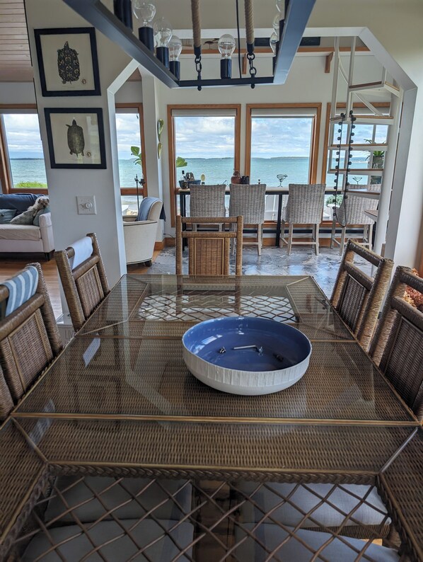 Dining - Charming cottage with amazing views St Mary's River in De TourVillage (De Tour Village)