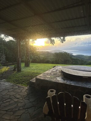 Terrace/patio - Quaint farmhouse with WiFi in Tierras Morenas, Costa Rica Lake Arenal (Tierras Morenas)