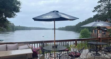 Family friendly cabin close to playground. Amazing swimming beach