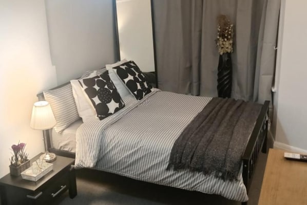 2 habitaciones, tabla de planchar con plancha y wifi gratis