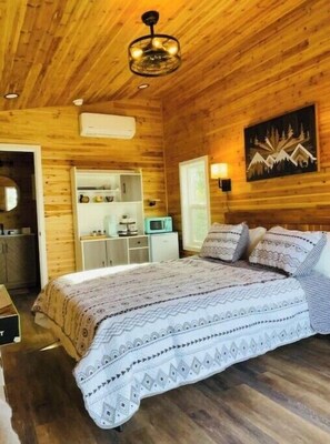 1 bedroom, WiFi, bed sheets - Misty mountain retreat cabin - Pod B (Port Angeles)