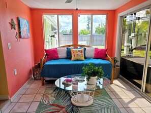 3 多间卧室、  办公桌、熨斗/熨衣板、旅行婴儿床