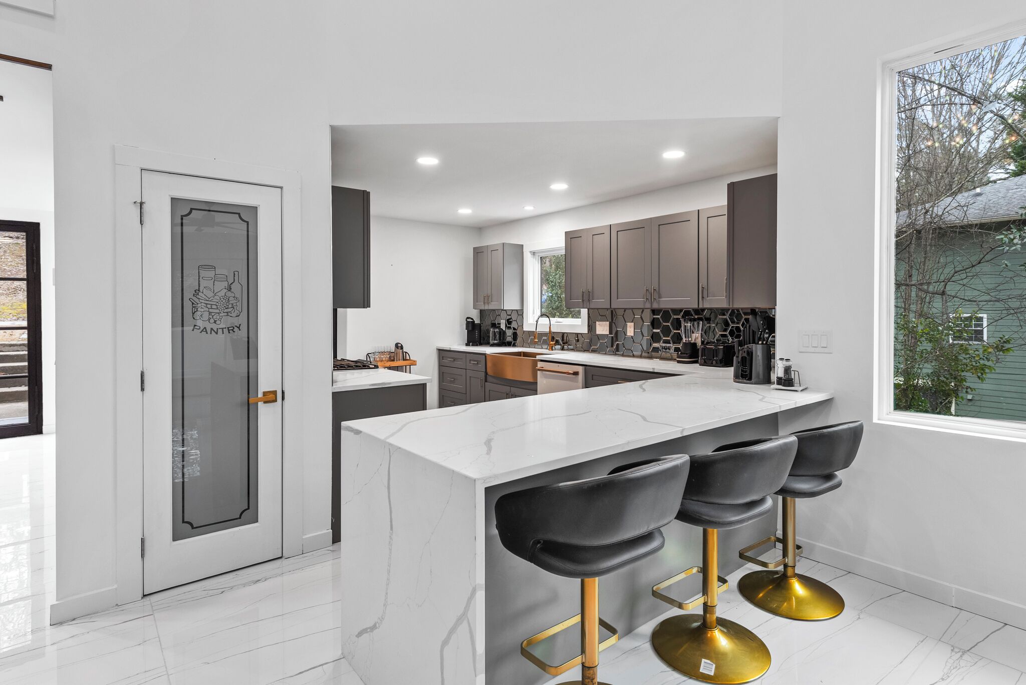 冰箱、微波炉、烤箱、炉灶