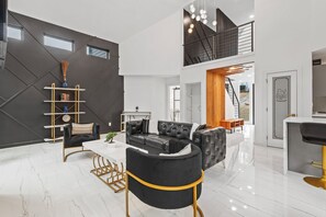 Lobby - Deluxe 3Bed 3Bath Home - Dresden East Neighborhood Atlanta (Atlanta)