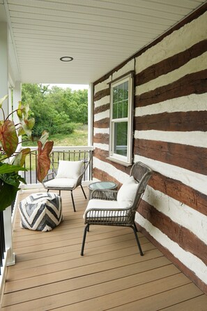 Terrace/patio - Luxurious 3-Bedroom Home Surrounded by Natural Beauty, Close to Top Attractions (Spring Grove)