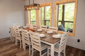 Dining - 3600sq ft Large Cabin/POOL Community/Views/5-bdrm/Ample Parking/Hottub/King beds (Pigeon Forge)