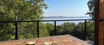 Lake Eufaula- Luxury Lake House, Lake Views Hot Tub 3 Decks Air Hockey,Fire Pit