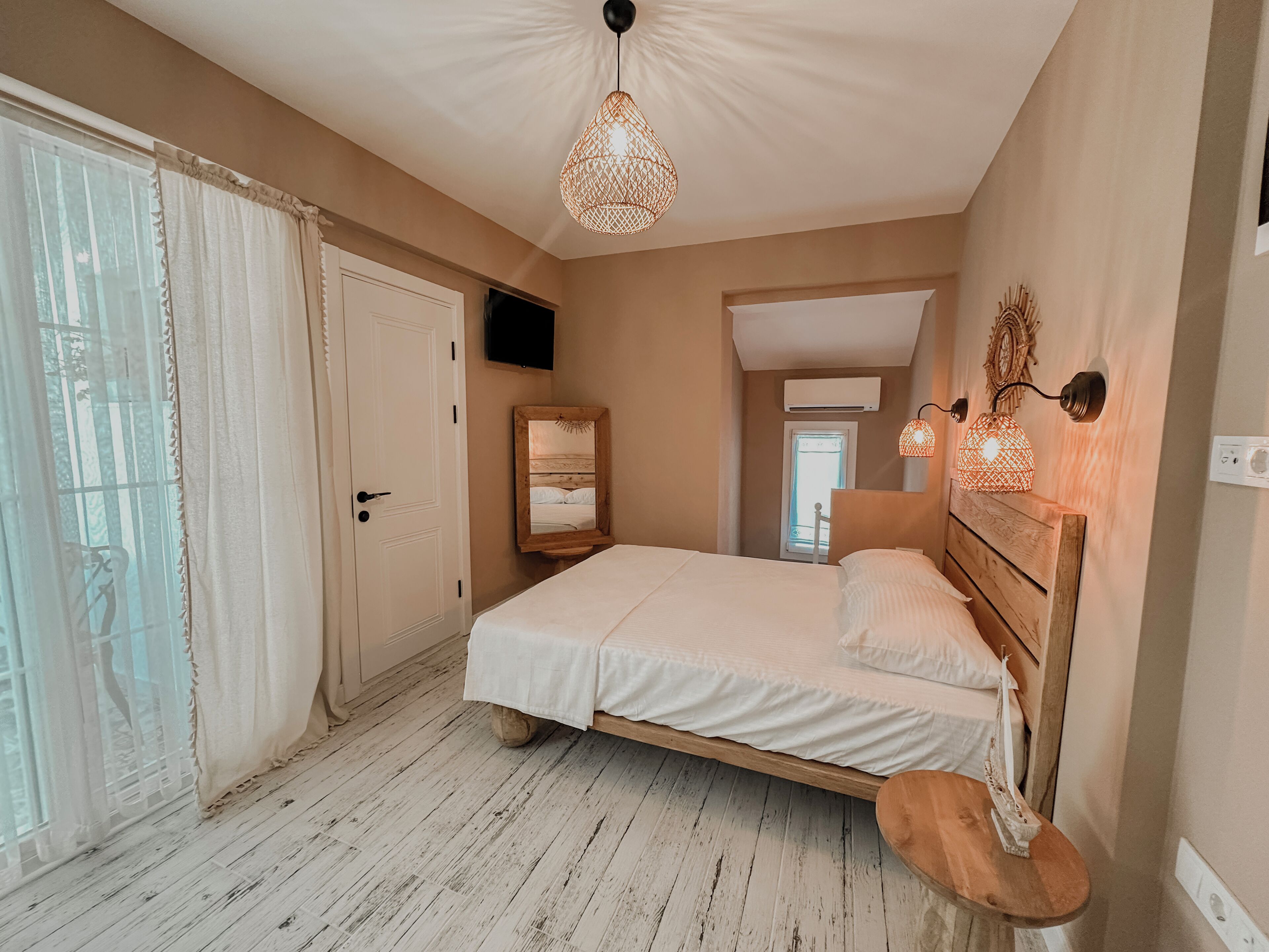 Free WiFi, bed sheets