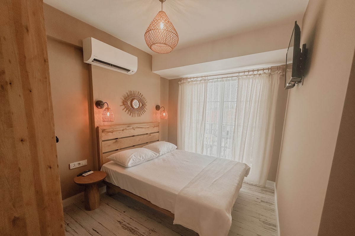 Superior Room with Balcony | 免費 Wi-Fi、床單