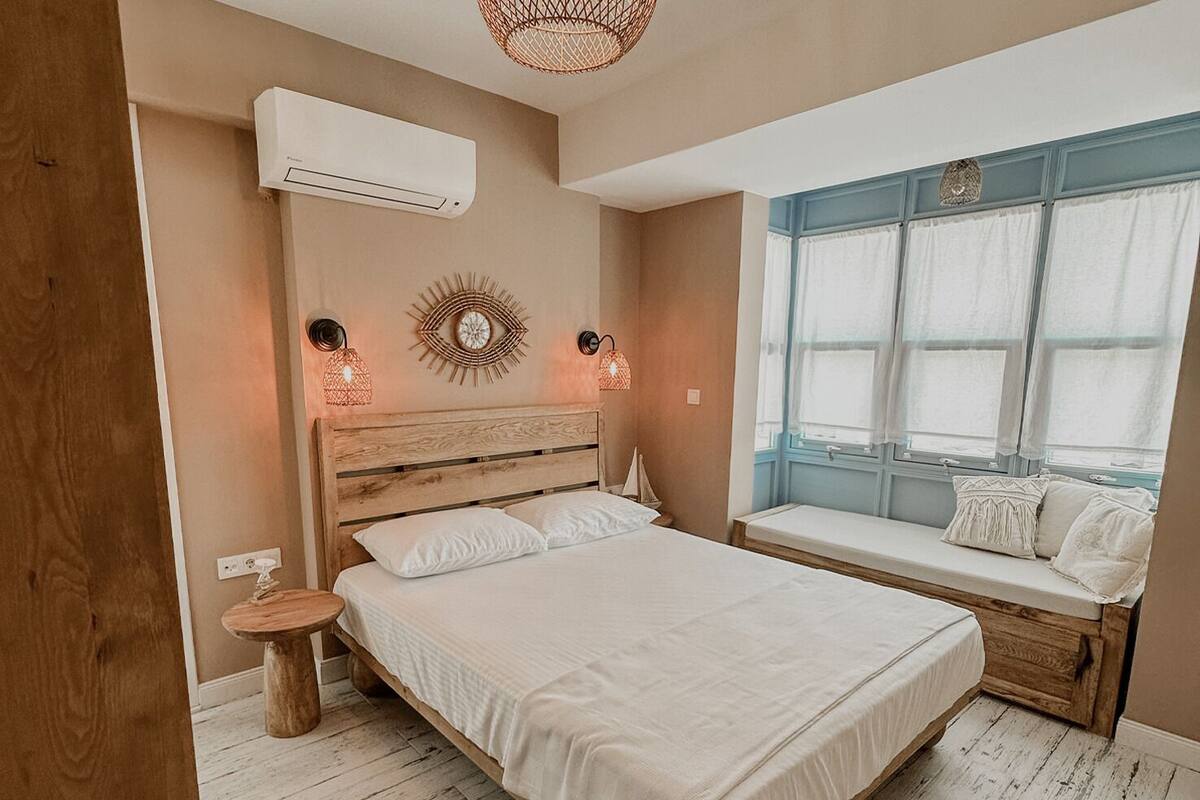 Bay Window Room with Balcony | 免費 Wi-Fi、床單